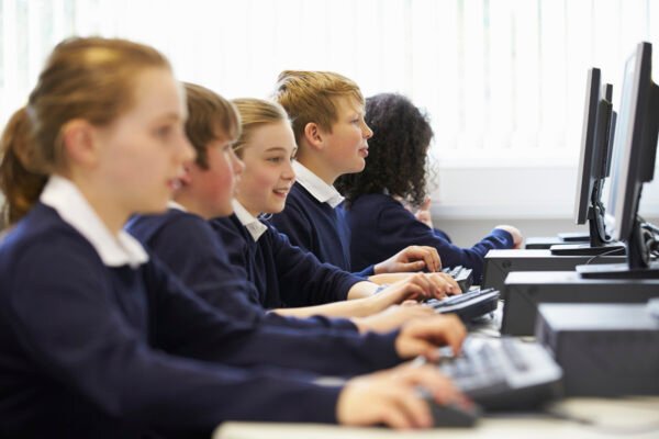 Digital Reading vs. Physical Reading: Which Pays Off?