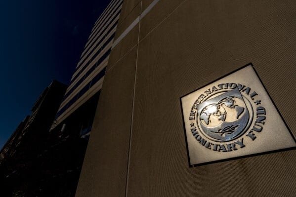 IMF slaps 11 more conditions on Pakistan, flags tensions with India as big risk