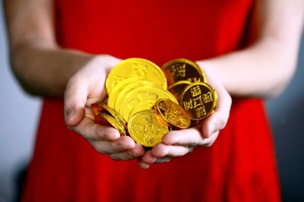 Physical Gold vs Top Gold ETF Calculations: Which has given higher return on Rs 2,00,000 one-time investment in 3 years?