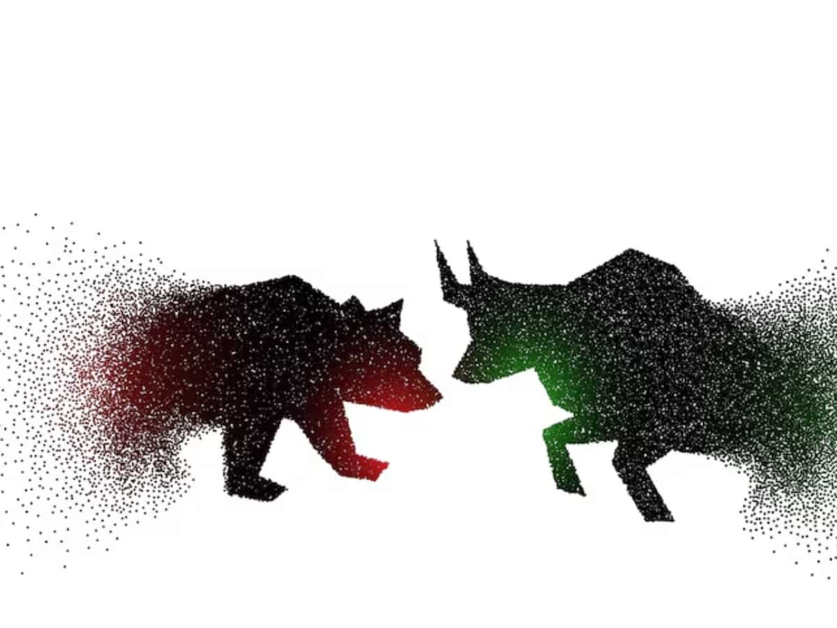 After hitting record high intraday, Bank Nifty falls; can the upward movement continue?