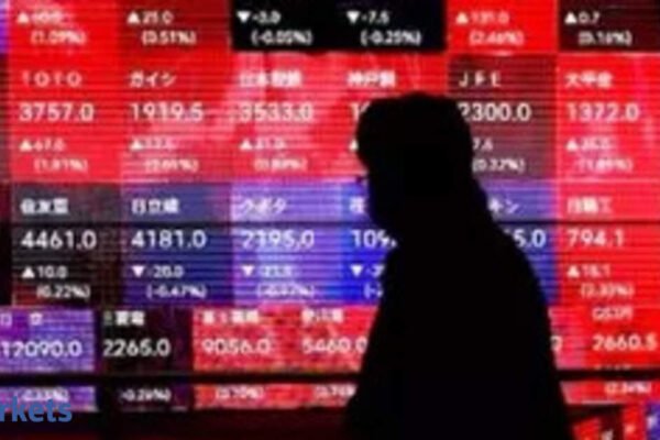 Asian stocks drop, gold rises in risk-off start to week