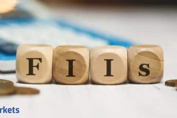 FIIs dump Rs 4,892 crore worth of equities in June; DIIs step in with Rs 44,000 crore buying