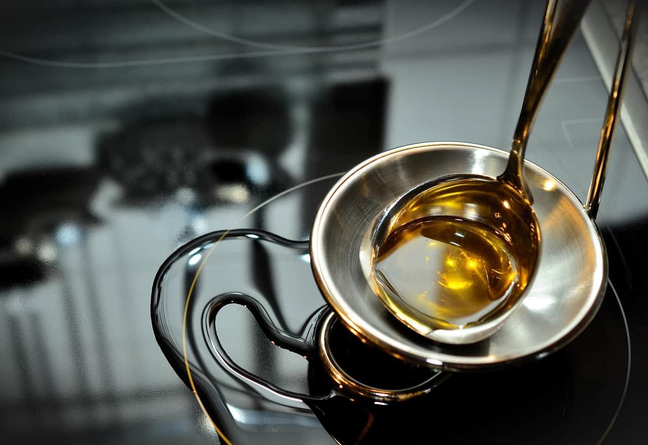 Government reduces import duty on edible oils to ease prices, support domestic refining
