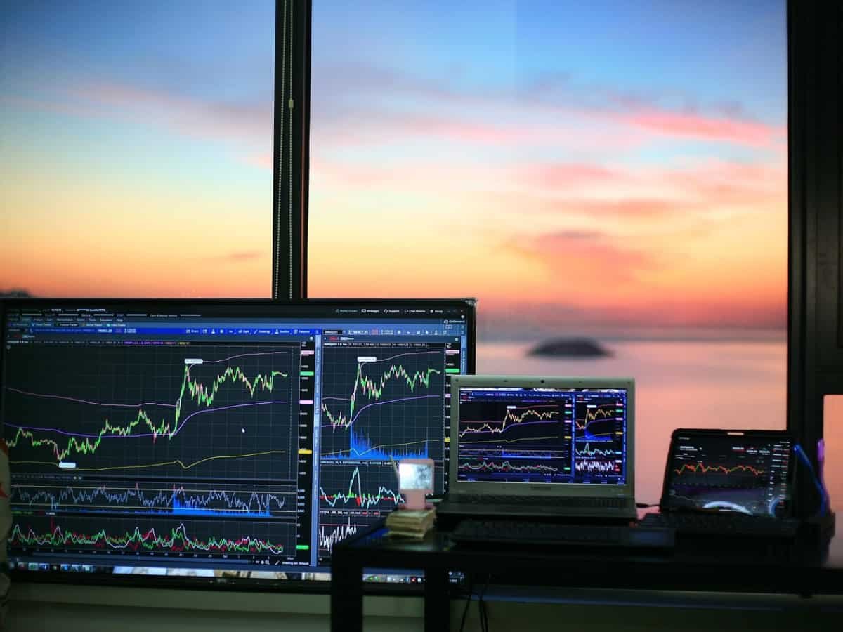 Stock market update: Nifty holds above 25,100; IT, Metal stocks lift sentiment while banks lag