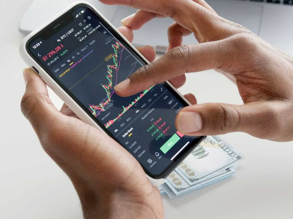 Stocks to buy for long term: Analysts recommend 6 largecap, 1 smallcap scrips; Avenue Supermarts, LIC on the list