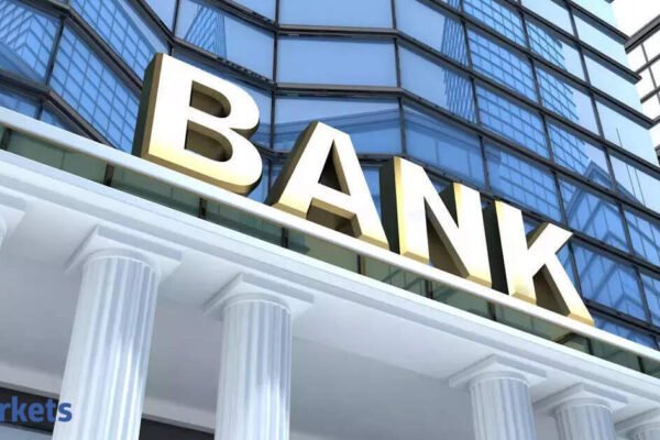 Why are private sector banks rapidly gaining market share over public banks?