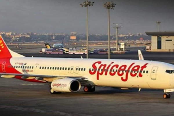 2 passengers offloaded from Mumbai-bound SpiceJet flight after trying to enter cockpit forcefully