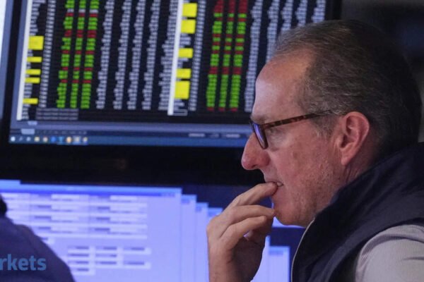 Asian shares, yen weather Japan uncertainty as earnings loom
