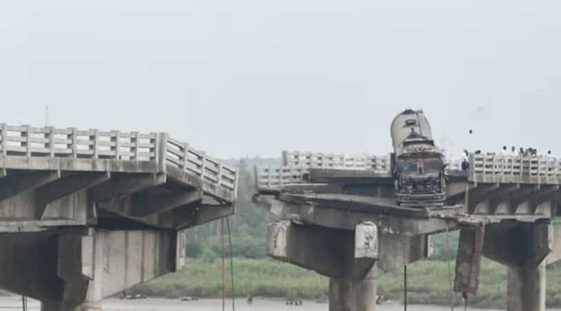 Gujarat bridge collapse location Chief Minister Bhupendra Patel announces rs 4 lakh compensation for families of deceased mahisagar river vadodra
