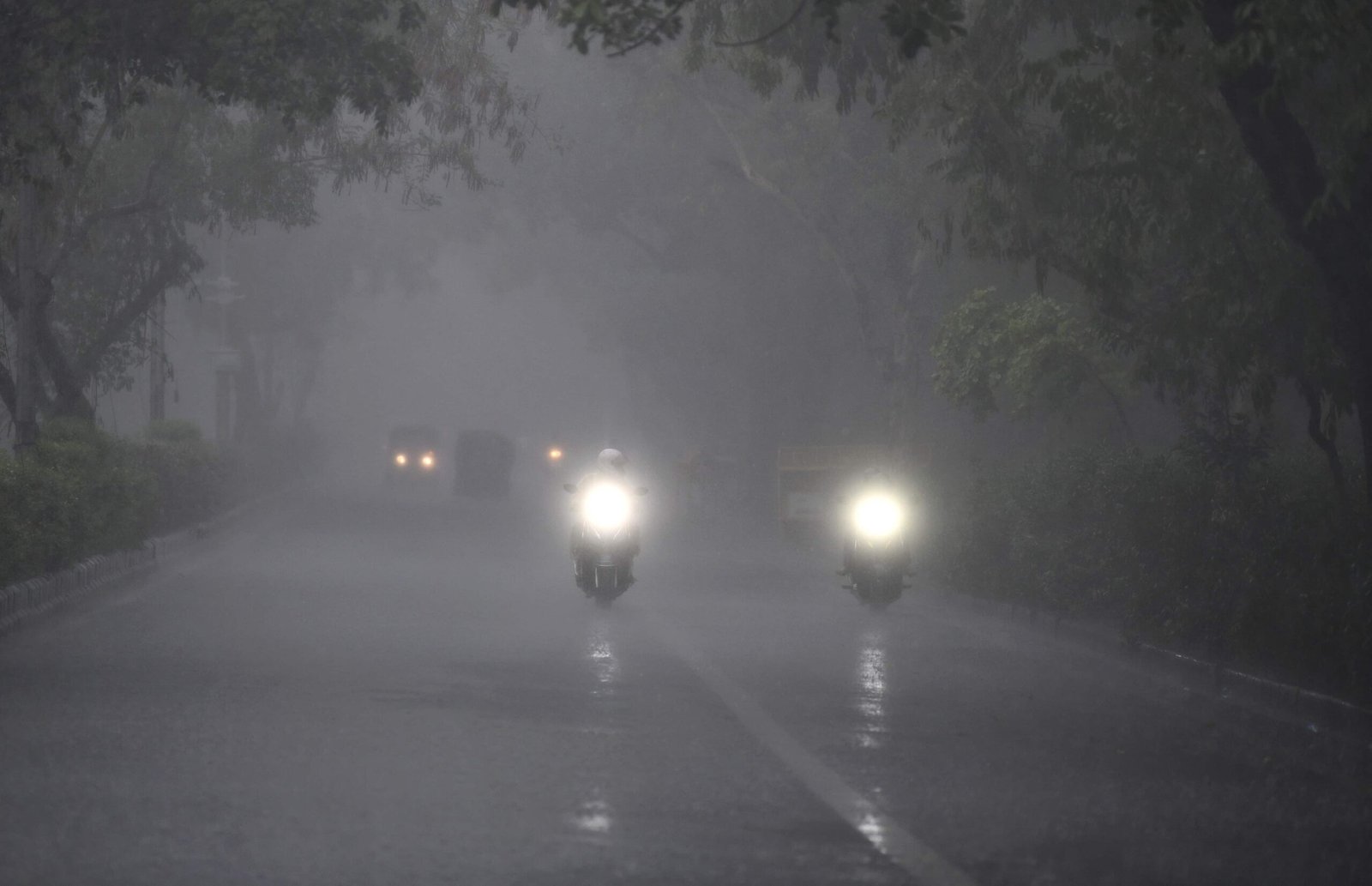Himachal Pradesh Weather Update: Heavy to very heavy rainfall alert issued for these 6 districts over next 2 days