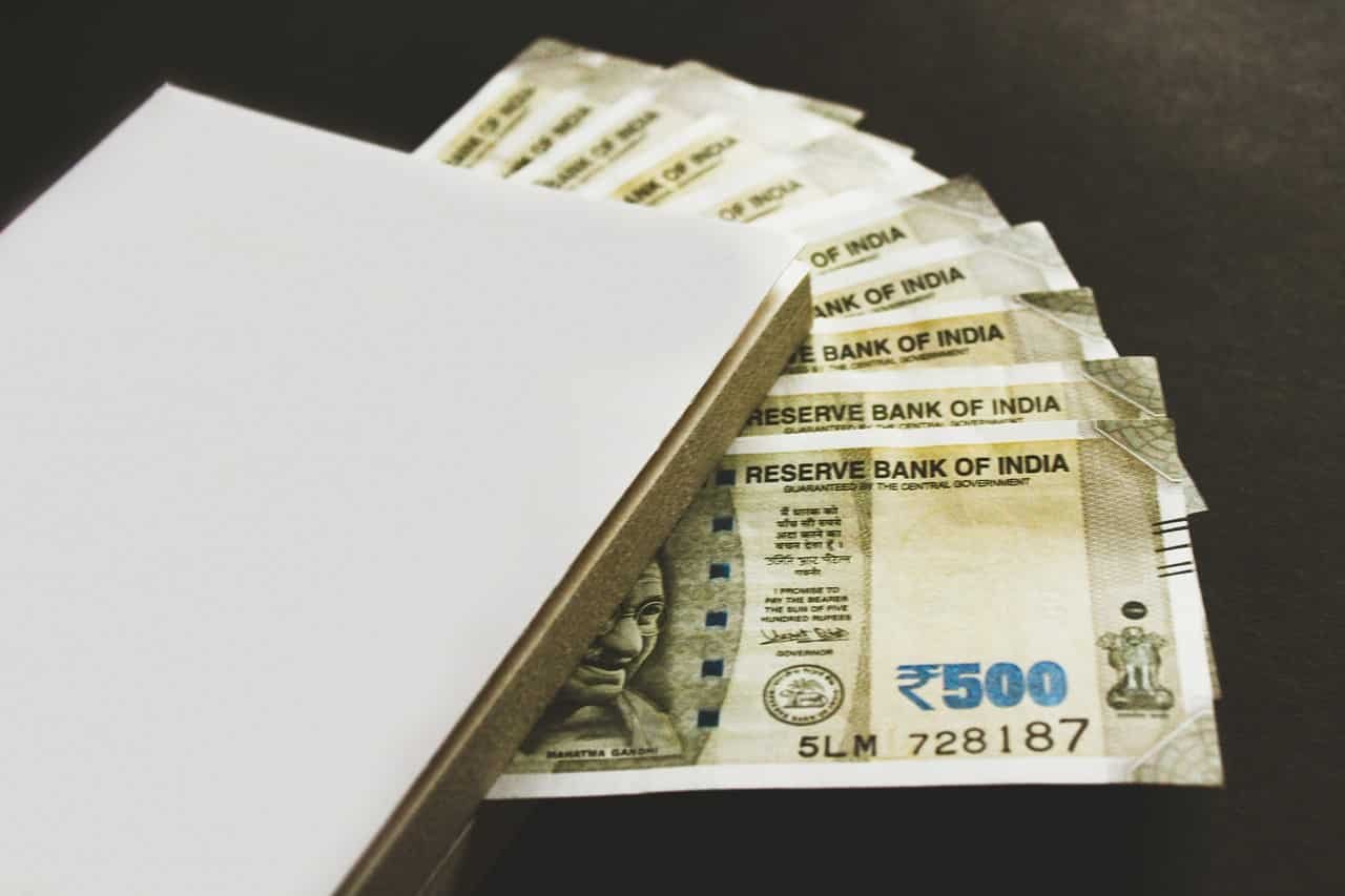 Power of Compounding: In how many years can you generate Rs 2,00,00,000 corpus with just Rs 7,000 monthly investment?