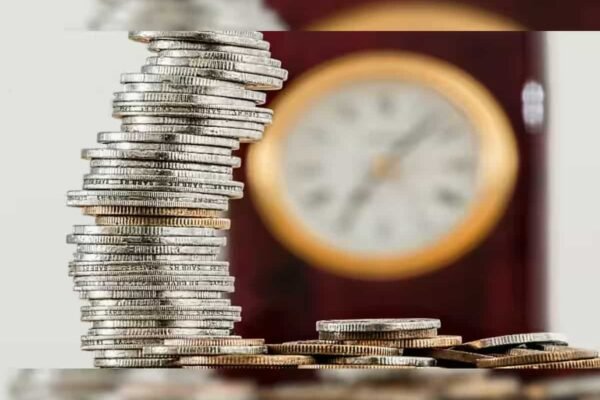 Rs 61,500 Interest/quarter for Senior Citizens: This post office scheme provides nearly Rs 62K quarterly income for 5 years after one-time investment! Know how much you need to invest