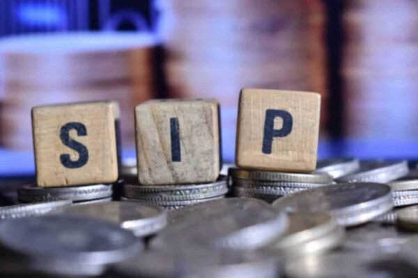 SIP Calculation: Rs 20,000/month investment, how quickly can you generate Rs 7 crore corpus? See calculations