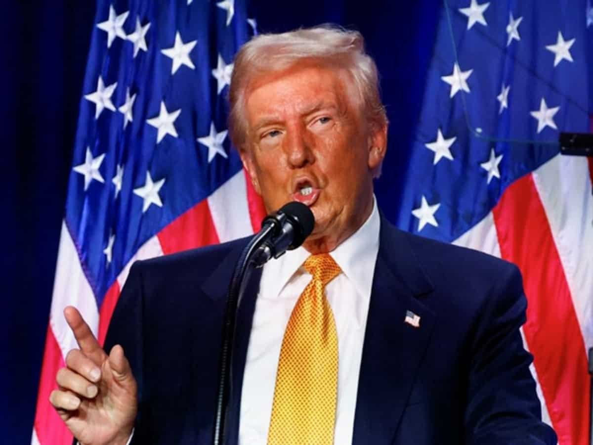 Apple CEO gifts Trump 24-karat gold keepsake, announces 0 billion manufacturing investment