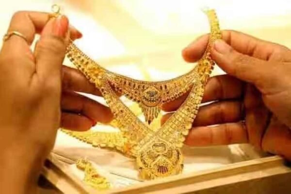Gold falls by Rs 600 this week, silver also declines