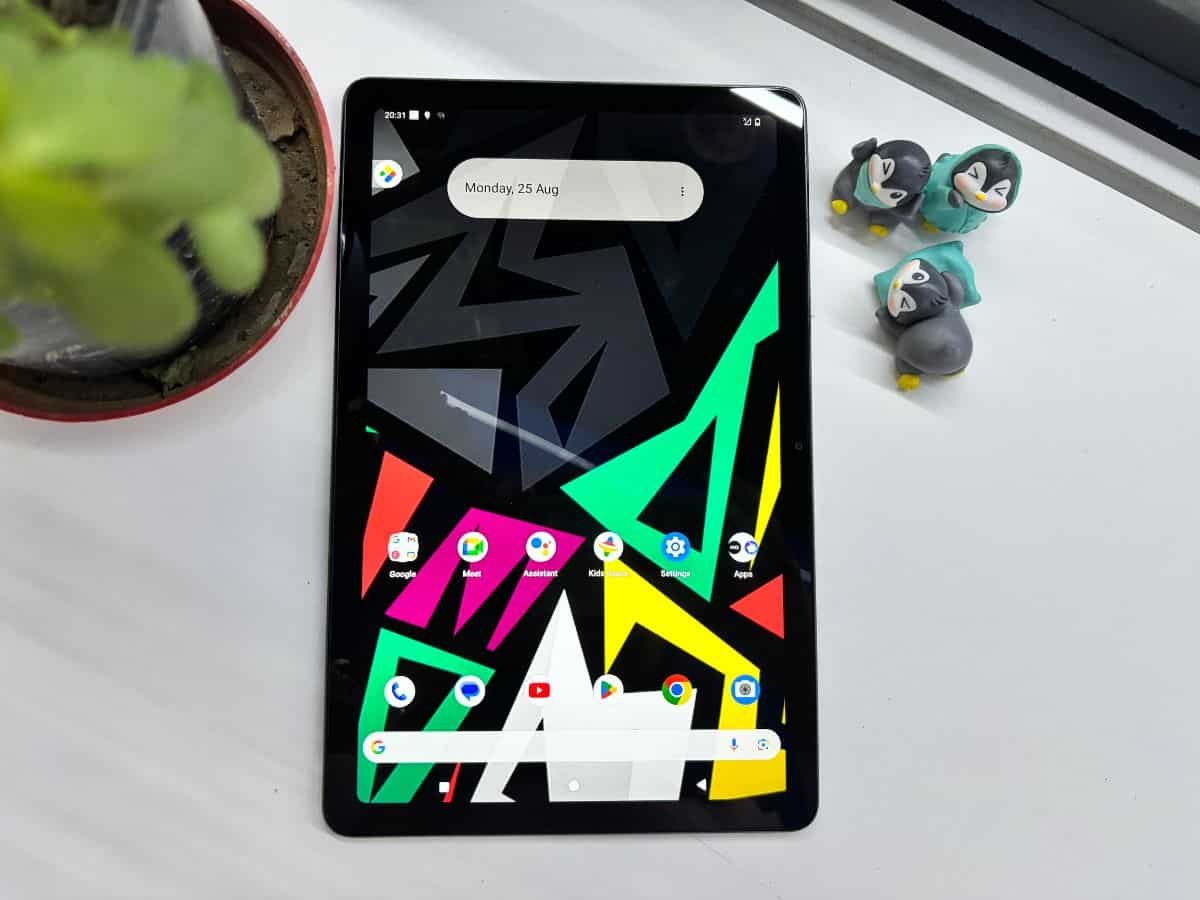 HMD T21 Review: Great display, sleek design, but is it enough?