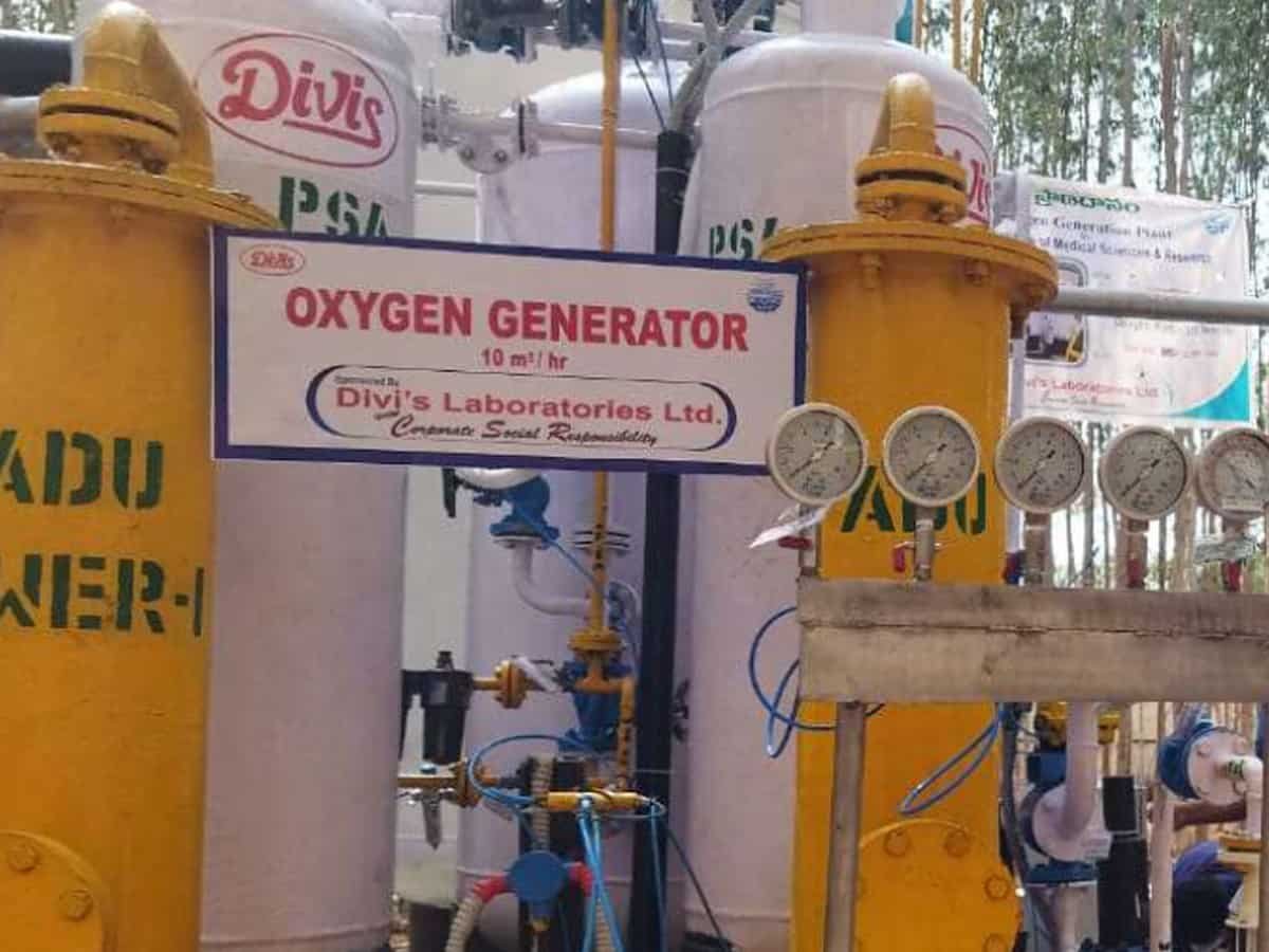 Mixed analyst views on this largecap pharma stock despite 27% jump in Q1 profit; slips nearly 3%