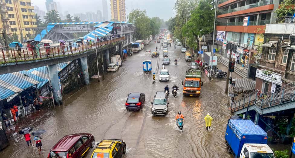 Mumbai Rain Update: IMD issues orange alert for Mumbai, local train running late