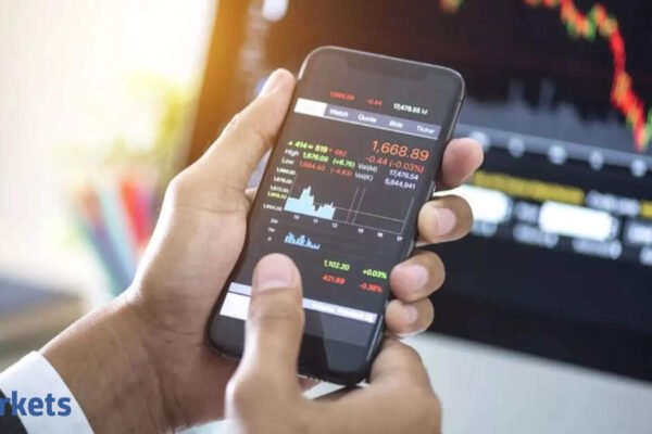 Selling pressure persists; FIIs offload Rs 25,564 crore worth equities in August so far
