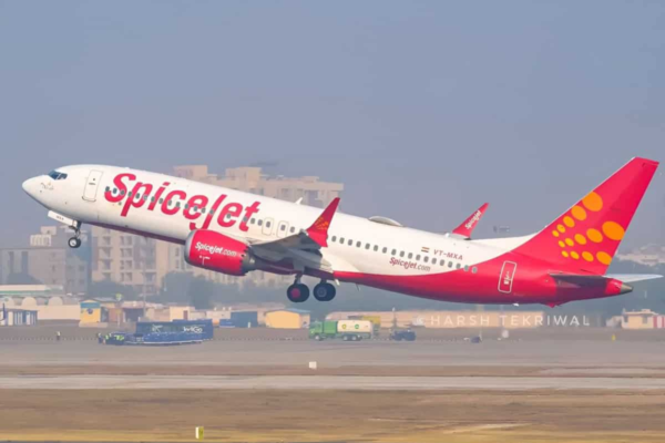 SpiceJet Delhi-Srinagar flight faces mid-air emergency, makes priority landing after cabin pressure warning