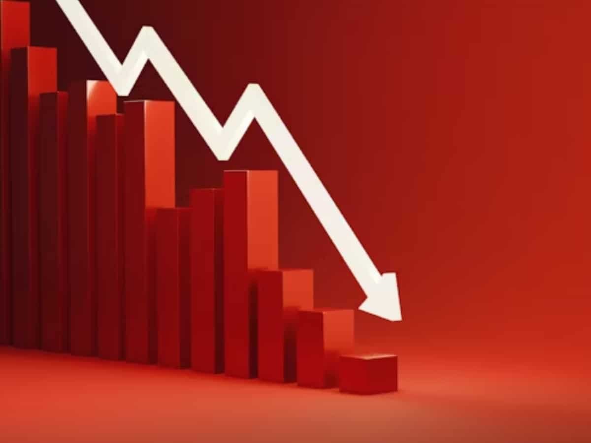 Final Trade: Sensex, Nifty close lower for fourth straight session; realty, IT stocks weigh