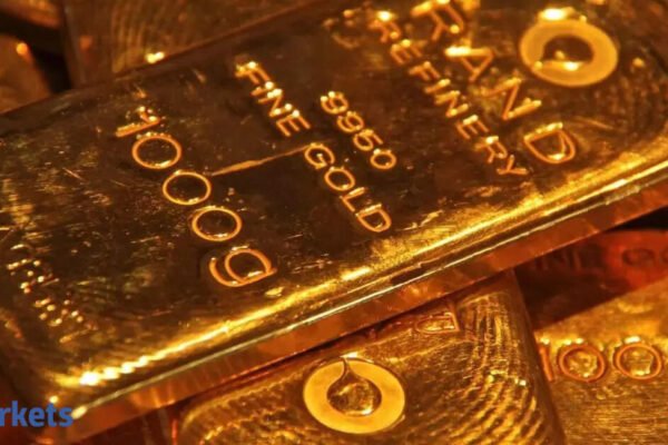Gold hovers near record high on US rate-cut expectations