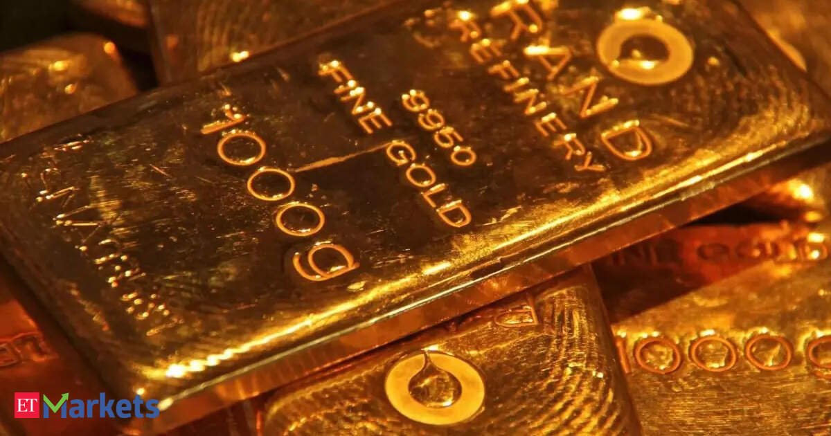 Gold hovers near record high on US rate-cut expectations