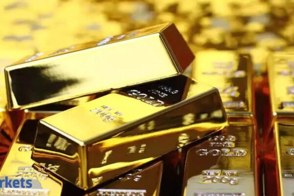 Gold hovers near record high on dollar weakness, rate-cut bets