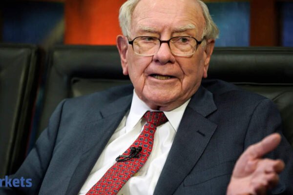 Berkshire trails S&P by widest margin this year as Apple sale costs Warren Buffett billions
