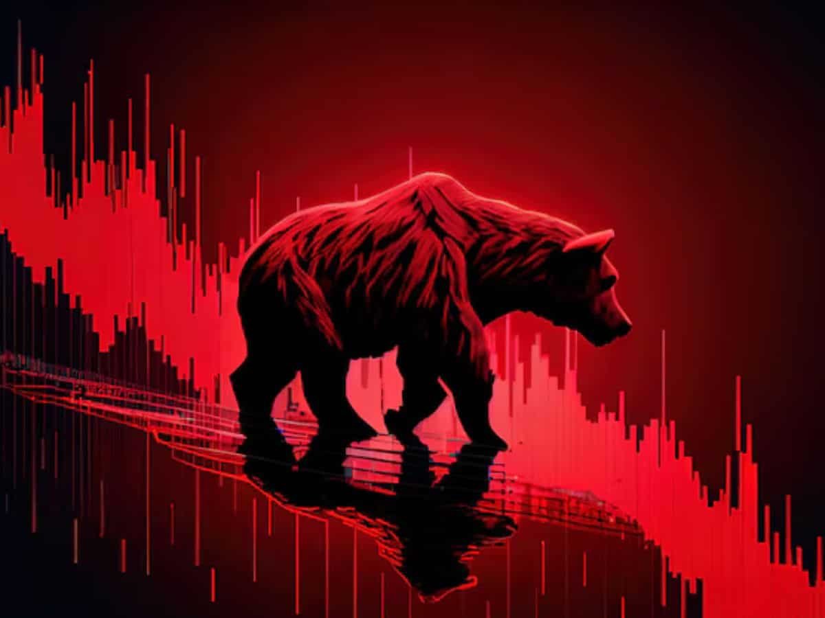Closing Bell: Sensex, Nifty end lower amid global selloff; FMCG and IT stocks drag