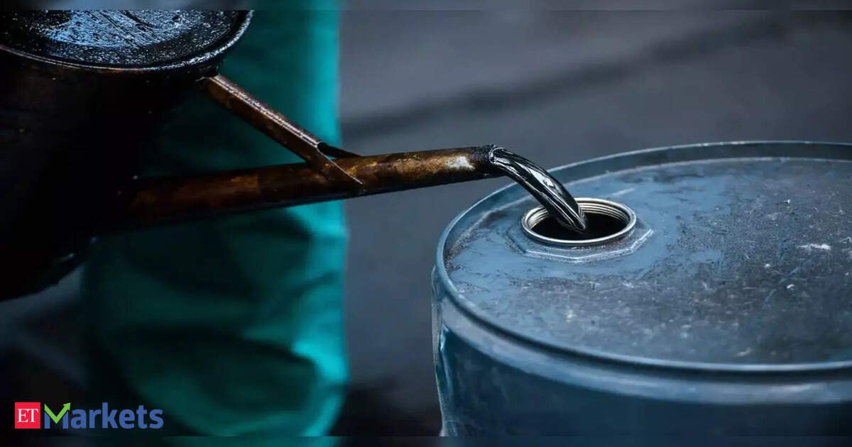 Crude oil prices decline on oversupply fears