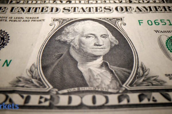 Dollar hits two-week high against yen as trade talks, Fed meeting loom