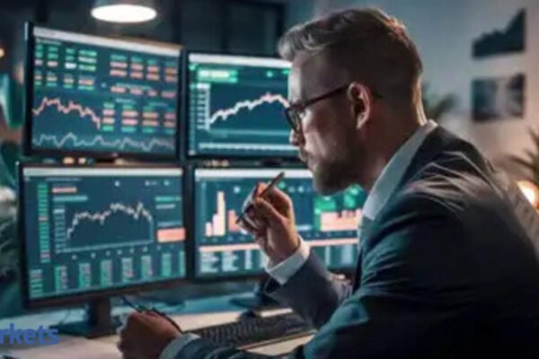 FII outflows from Indian markets touch Rs 1.98 lakh cr in 2025; total selling hits Rs 3.19 lakh crore over 21 months