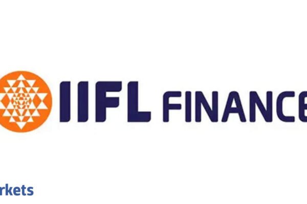 Fitch upgrades outlook on IIFL Finance to positive