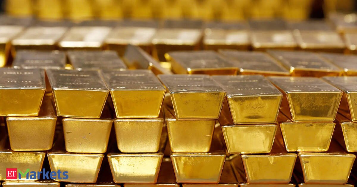 Gold under pressure as Fed signals spark volatility. Should traders be concerned?