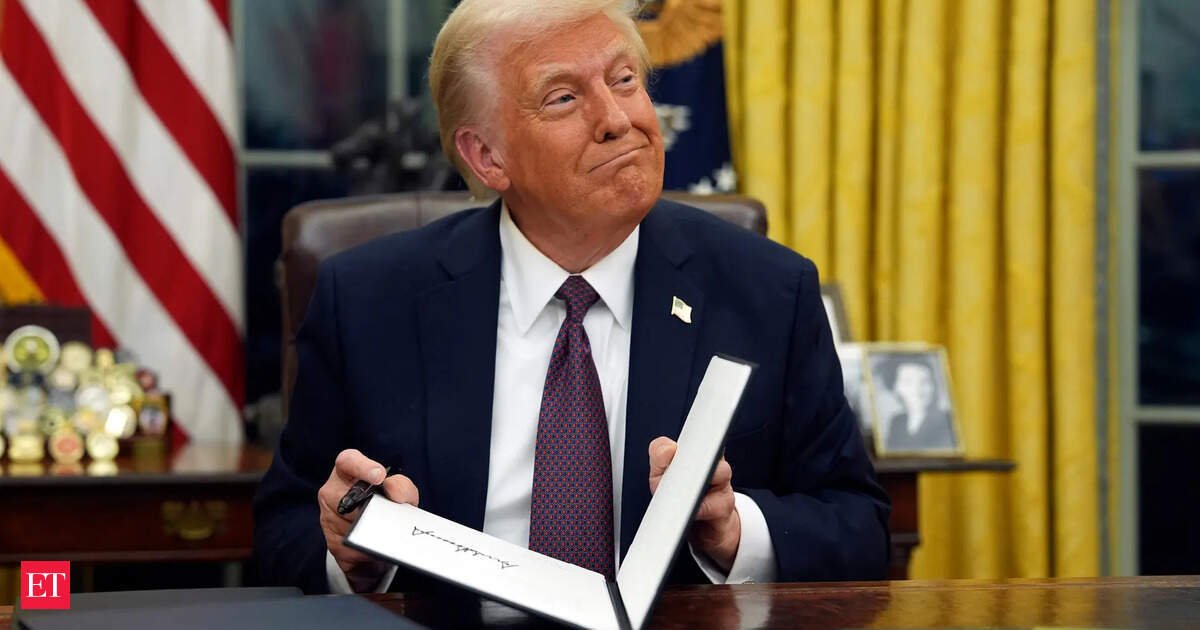 Judge extends order barring Trump administration from firing federal workers during shutdown