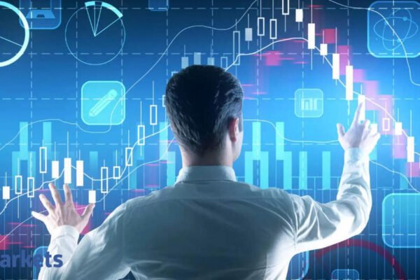 Over 20 mutual funds cut holdings in 10 stocks — down up to 70%. Are you affected? – Portfolio Pullback