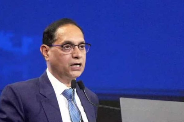 SEBI chief warns investors on fraudsters offering guaranteed returns