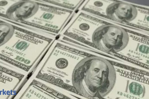 US dollar makes modest weekly gain after soft inflation data