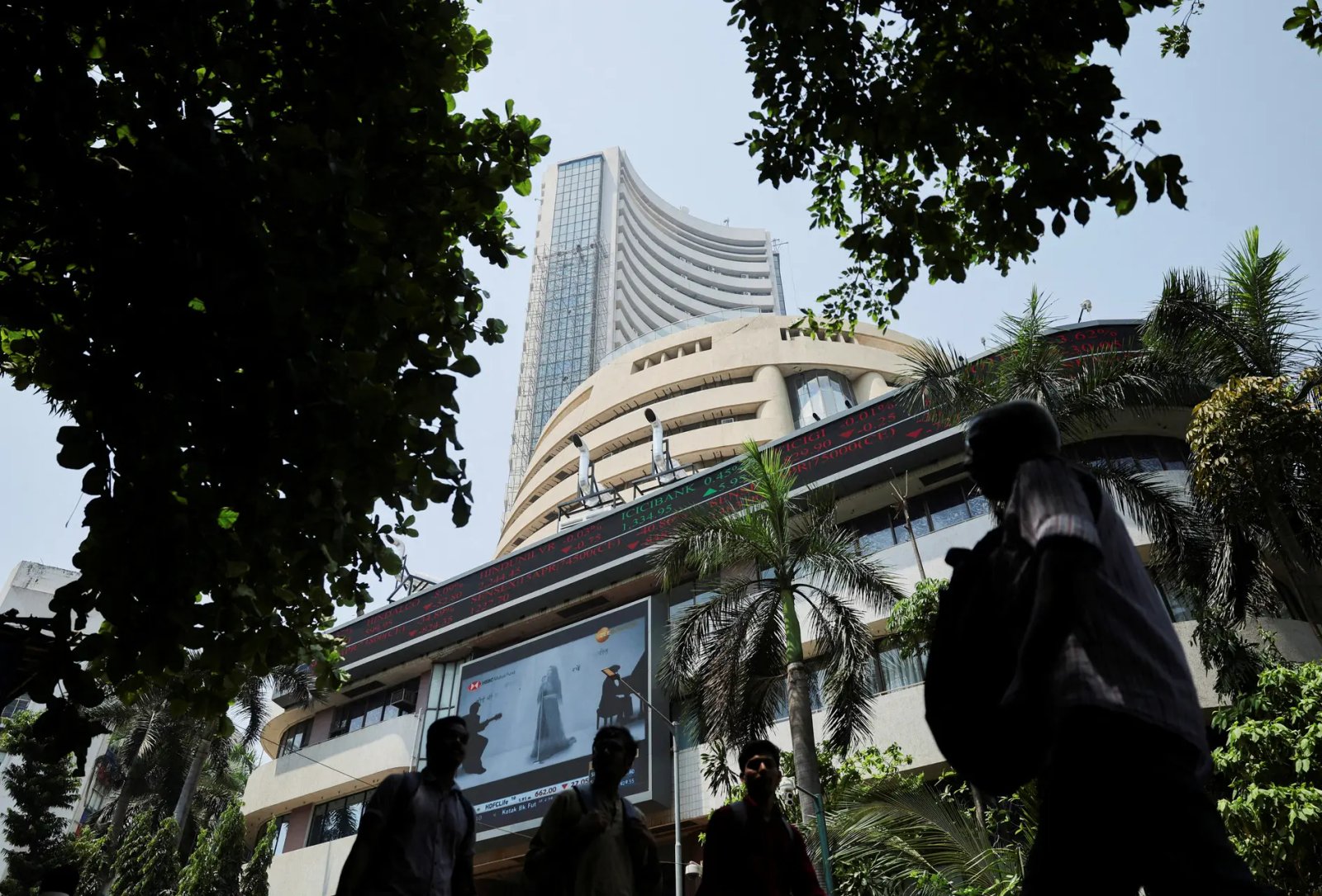 BSE Q2 Results: Cons PAT soars 61% YoY to Rs 558 crore, revenue surges 44%