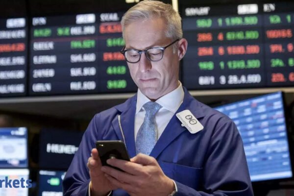 FII selling moderates to Rs 3,788 crore in Nov so far, 2025 outflows at Rs 1.43 lakh cr. These 3 trends to suggest reversal