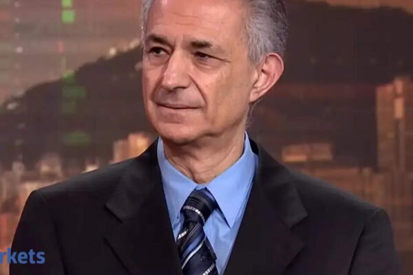 Few stocks driving S&P gains, global markets offering better returns: Andrew Freris