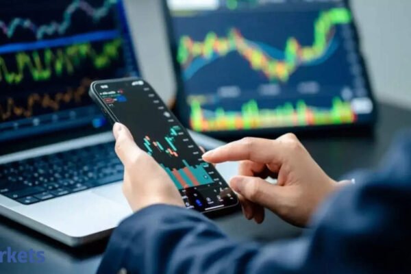 Indices rebound as IT stocks drive gains after three-day loss