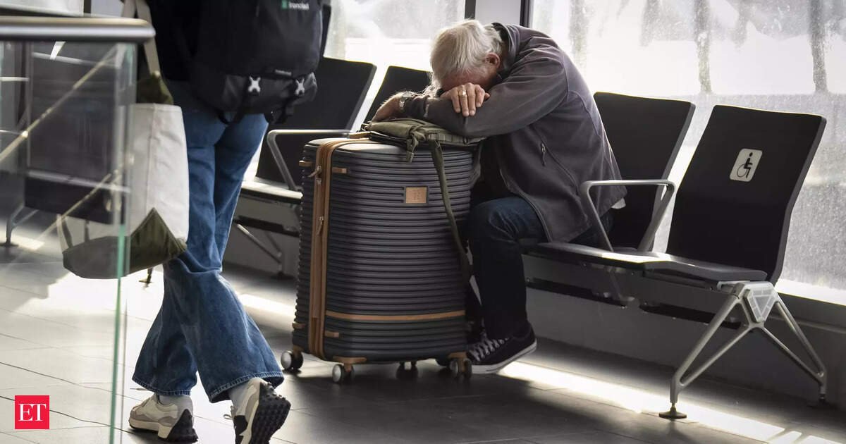 US airlines cancel 1,460 flights as travel woes increase