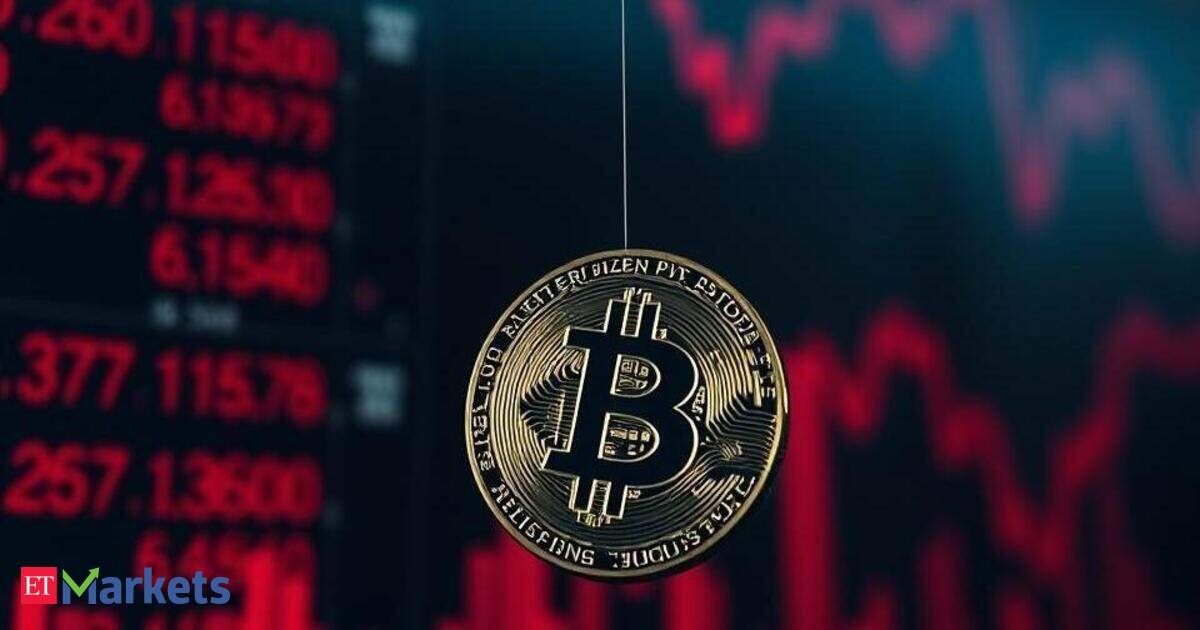 Bitcoin dips under ,000 with risk-off sentiment driving early December slide
