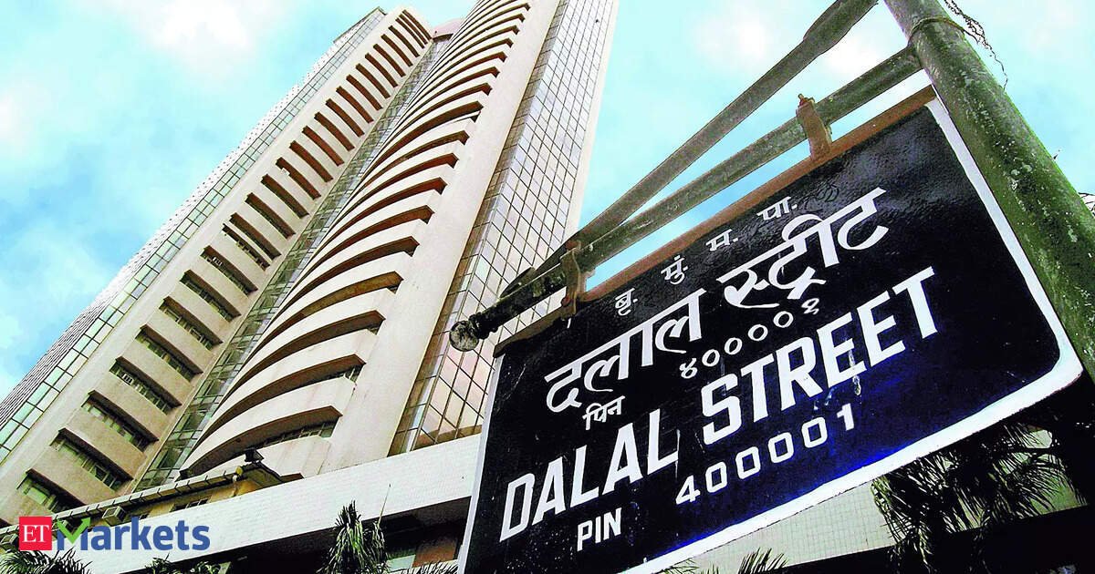 Indices hit new highs but again fail to hold gains on FII sales