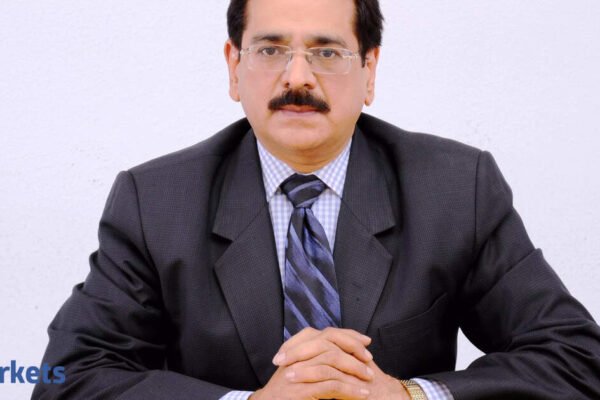 Jayesh Mehta flags relentless FPI outflows as key driver of rupee weakness