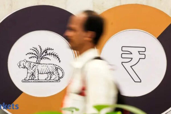 Rupee hits record low on feeble foreign flows, drawing RBI to defend 90 level